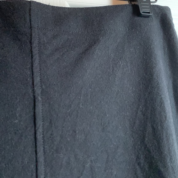 Gap stretch wool lined shin length skirt size 6. - Picture 3 of 6